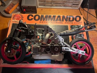 Vintage RC DWA 1/4 Motorcycle COMMANDO - Immagine 1 di 3