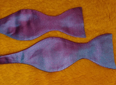 THOMAS ROSA ~ PAJARITA PARA HOMBRE ~ AUTOCORBATA ~ IRIDISCENTE ~ ROJO Y AZUL CLARO Foto 1 de 4