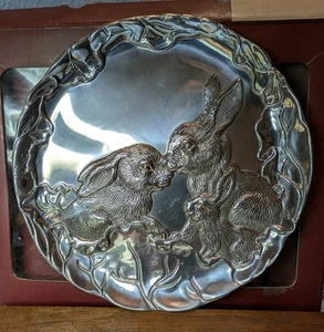 My Estate Sale! Arthur Court Bunny Tidbit Tray 8" Across Signed - Picture 1 of 6