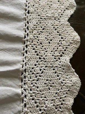 2 cenefas Essential Home nuevas.  Color crema liso 58”X 14” Foto 1 de 3