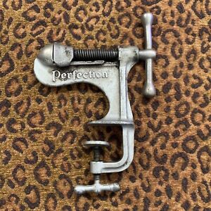 1914 VINTAGE CAST IRON PERFECTION NUT CRACKER TABLE MOUNT CLAMP VICE