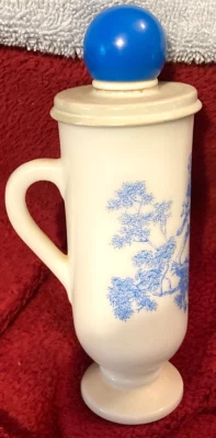 复古雅芳牛奶玻璃醒酒器(空)带殖民设计-钢盖和蓝色 Top-EUC — 第 1/4 张图片