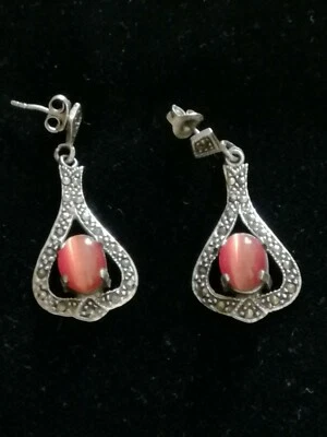 Antichi orecchini da donna pendenti con pietra rossa in argento 925  - Immagine 1 di 4