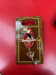 RARE LE 750 WDW Disney Caribbean Beach Resorts Room Key Pin Goofy Dangle - Bild 1 von 3