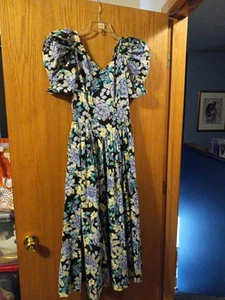 Womens Laura Ashley Dress Made Hungary Floral Short Sleeve Bow Back Sz 8 - Picture 1 of 14