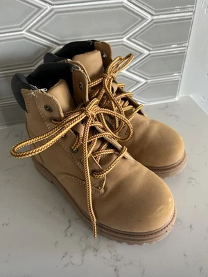 Wonder Nation Children's Boots Wheat YOUTH SIZE 13 EXCELLENT CONDITION - Image 1 of 4