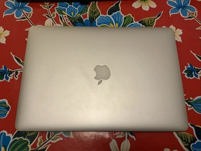 Apple MacBook Pro 15-inch 2014 Silver Laptop - Image 1 of 3