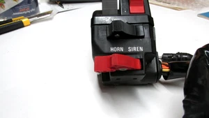 INTERRUPTOR DE CONTROL IZQUIERDO KAWASAKI KZ1000P KZ1000 POLICÍA - Imagen 1 de 11