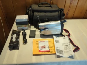 JVC Compact VHS Camcorder GR-AXM18U Works 2 Batteries Battery No Power Cord - Picture 1 of 9