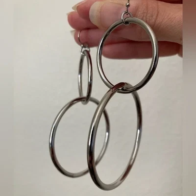 Pendientes de aro Vanessa Mooney de plata entrelazados pendientes de aro de plata Foto 1 de 4
