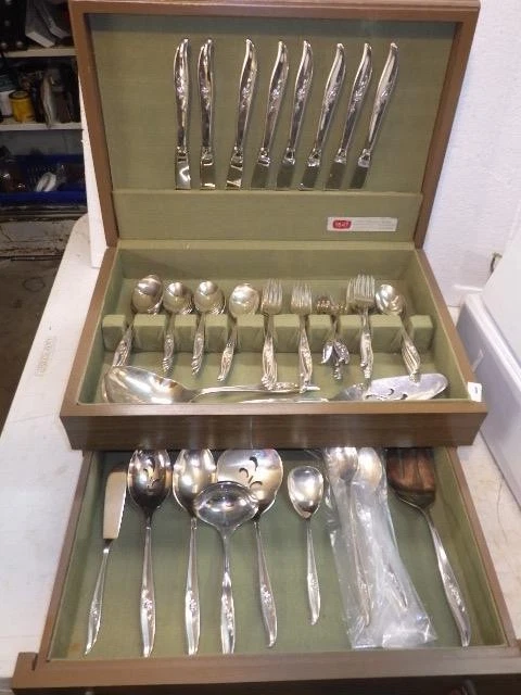 JUEGO DE 144 CUBIERTOS CUBIERTOS COMEDOR 1847 ROGERS BROS. + Estuche BONITO PLATO PLATEADO Foto 1 de 1