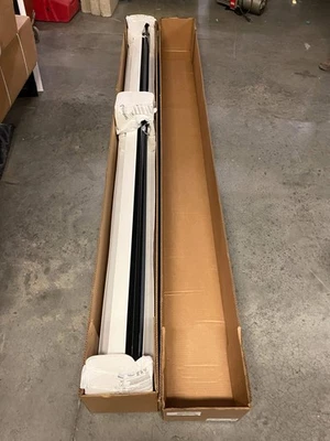 Tela de projetor Draper Inc. Luma 2 branco fosco XT1000E 96"x96" - Imagem 1 de 4