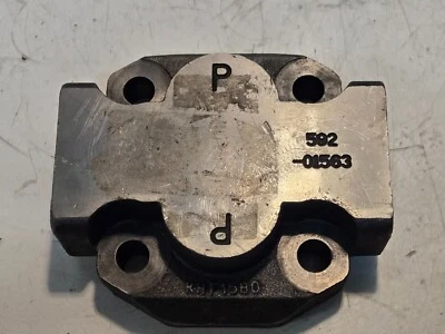 Hydraulic Pump Cover 592-01563 | KHF1580 | 2-1/4" Inlet/Outlet | 4 Bolt - Image 1 of 4
