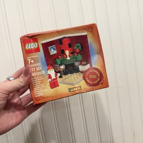 LEGO Seasonal: Holiday Set 2 of 2 (3300002)