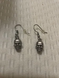 Totenkopf Ohrhänger silberfarben, Modeschmuck - Bild 1 von 1