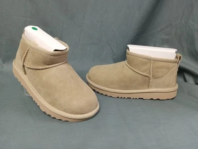 UGG Australia Niñas T Clásicas Ultra Mini Botas Pull-On Gris Talla 13 ¡NUEVAS EN CAJA! Foto 1 de 4