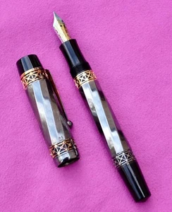 Montblanc Stylo plume Charlemagne édition limitée 4810. - Picture 1 of 24