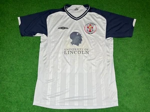 Lincoln City FC 2009 2010 GRANDE 125 Aniversario Umbro Camiseta Camiseta M66 - Imagen 1 de 13
