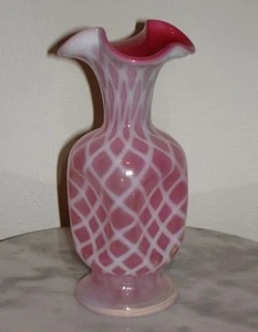 Jarrón Fenton Vintage Fenton Diamante Óptico Opalescente Arándano Forma 1720 (1757) - Imagen 1 de 1