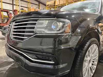 Conjunto de parachoques delantero usado para: Lincoln Navigator 2016 faros antiniebla pa Foto 1 de 4