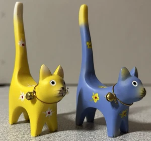 Paar Serviettenhalter Katze Kätzchen, blau und gelb mit Blumen Glockenhalsbänder - Bild 1 von 8