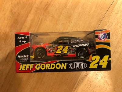 Lionel Racing 1/64 Jeff Gordon #24 DuPont Firestorm Fan Club 2024 Camaro ZL1 Foto 1 de 4