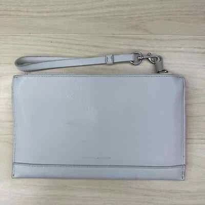Cartera Rebecca Minkoff Cuero Gris Pálido Cremallera Minimalista Bolso sin asas Muñequera Sobre Foto 1 de 4