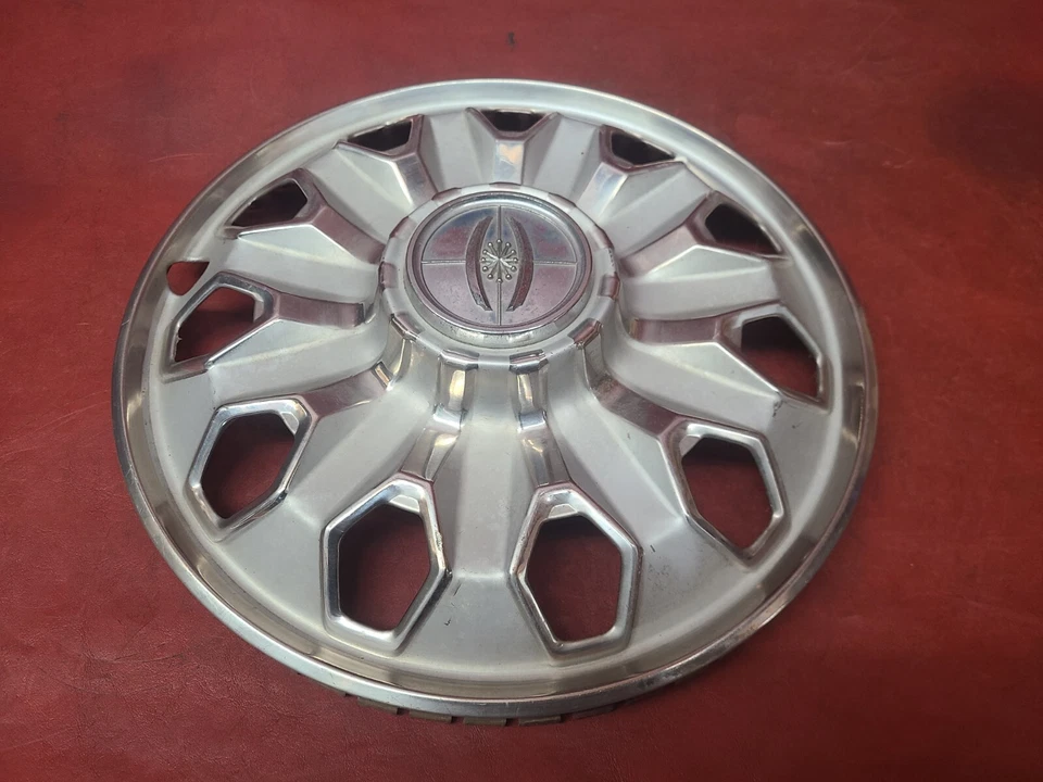 Toyota Cressida Corona Mark II 1972-1976 14 pulgadas tapacubos cubierta de rueda Foto 1 de 4