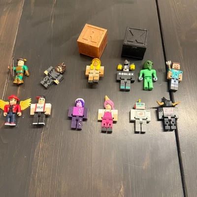 Lote de 10 figuras de acción de juguetes R0BL0X lote mixto Foto 1 de 4