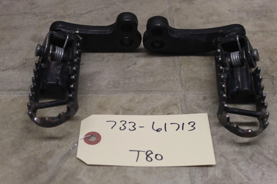 Conjunto de pinos 2015-2019 Suzuki Dr200s OEM esquerdo direito apoio para os pés dianteiro par - Imagem 1 de 4