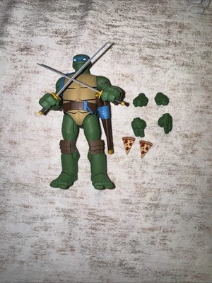 Batman vs Teenage Mutant Ninja Turtles Leonardo Action Figure Complete - Image 1 of 2