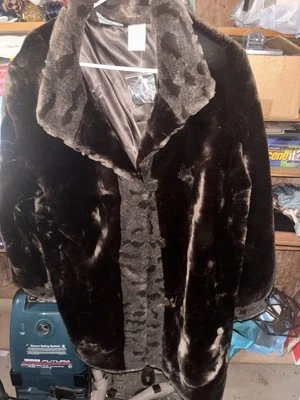 Blair Brown Faux Fur Coat Women's Size Large **SUPER NICE** Beautiful Coat - Image 1 of 4