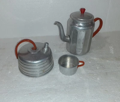 LOT N°2 ENSEMBLE DE 3 PIECES DE DINETTE EN ALUMINIUM DES ANNEES 50-60 - Immagine 1 di 4