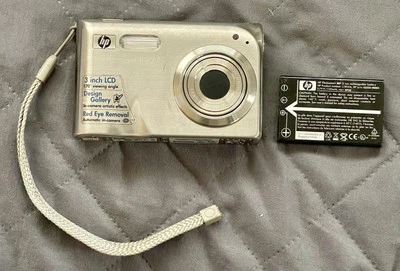 Hp Photosmart R927 8.2MP Digital Camera 3X Optical Zoom Condition ? Parts/Repair - Image 1 of 4