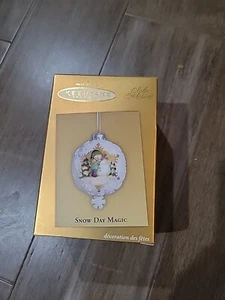New Hallmark "Snow Day Magic" Club Exclusive Keepsake LED Lit Christmas Ornament - Picture 1 of 4