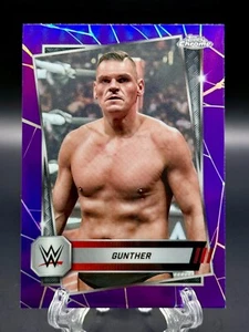 2025 Gunther Topps Chrome WWE Viola Parallelo - Foto 1 di 2