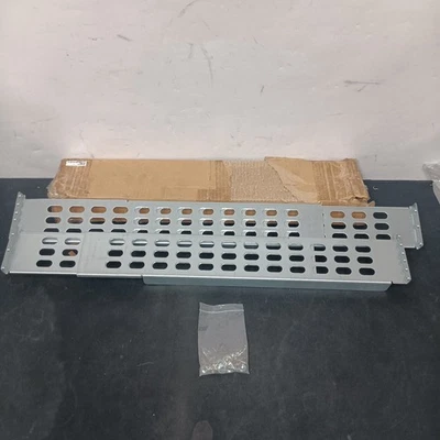 APC 0M-756H 4-post Static Rack Rail Kit for Rackmount SmartUPS - Image 1 of 4