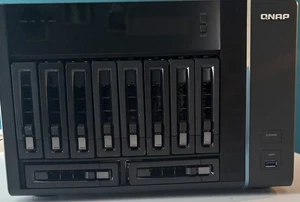 QNAP TS-879 pro - Zdjęcie 1 z 4