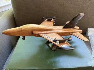RARO aereo militare in legno di mogano ~USAF Jet Fighter F16~15" modello nuovo con scatola - Foto 1 di 11