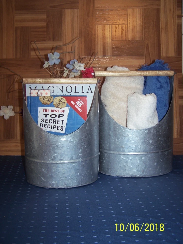 Juego de 2 cubos ovalados galvanizados con asas de madera - bonito encanto de campo Foto 1 de 1