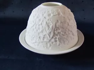 TEELICHT HALTER IN WEIß PORZELLAN MIT GEPRÄGTEN KIRSCHBLÜTEN UND SCHMETTERLINGEN - Bild 1 von 6