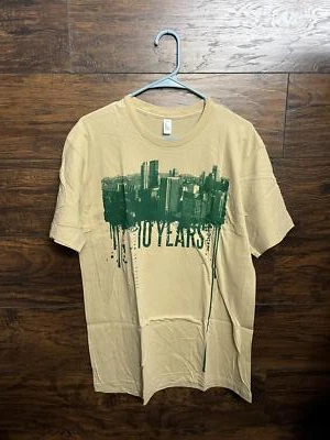 Camiseta De Colección Banda 10 Años - Álbum Alimentando a los Lobos Camisa M Foto 1 de 4