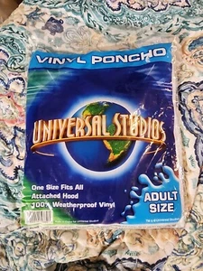 Poncho in vinile Universal Studios 100% resistente alle intemperie con cappuccio adulto taglia unica - Foto 1 di 6