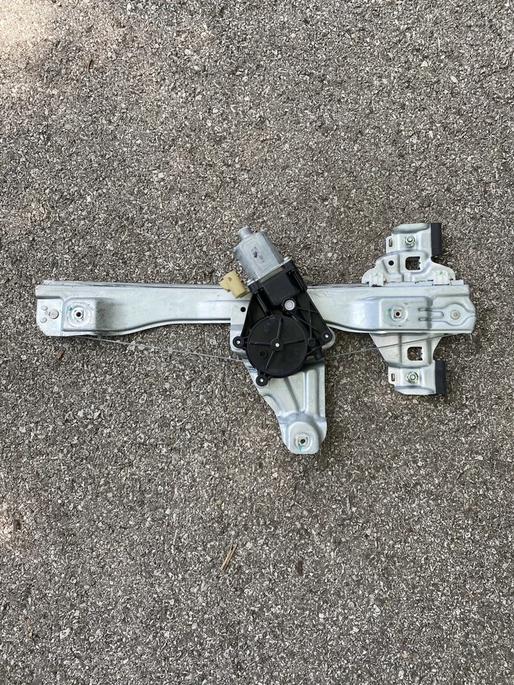 2011-2013 Chevrolet Volt Right Rear Passenger Door Power Window Regulator Motor - Image 1 of 1