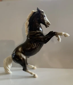 Breyer 1961 "King" Fighting Stallion #34 antracite/occhio nero bianco, bello n bianco - Foto 1 di 6