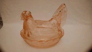 Große Glas rosa Henne auf Nest bedeckt Schale 8 1/2" lang keine Hersteller Marke - Bild 1 von 4