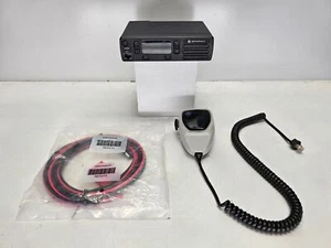 Motorola MOTOTRBO CM200D UHF 403-470 MHz 16 Channel 25 Watt (ANALOG) - Zdjęcie 1 z 6