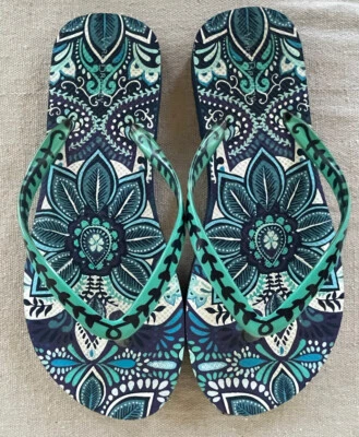Sandalias Vera Bradley Blue Island Medallion Chanclas Tanga Talla 7/8 Usadas en Excelente Condición Foto 1 de 4