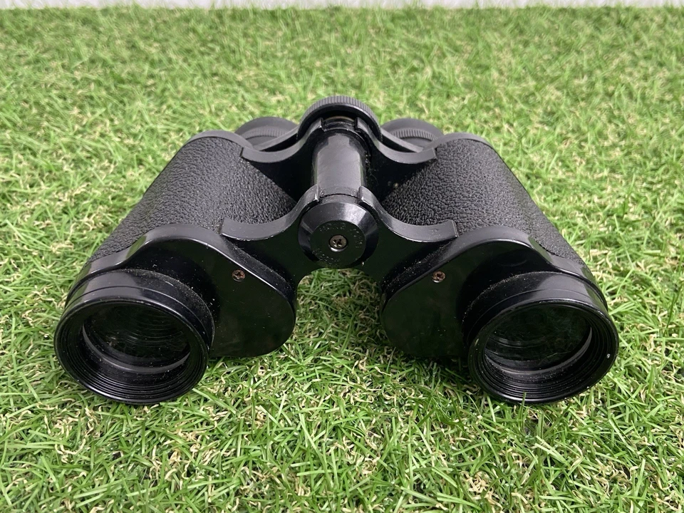 TASCO 8X 30 BINOCULARS MODEL 15 FIELD 393ft@ 1000yds (C23) - Image 1 of 4