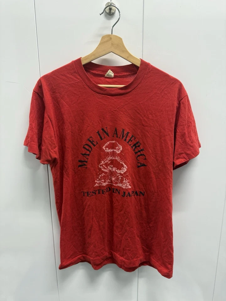 Bomba atómica grande roja de la década de 1980 hecha en América probada en Japón Foto 1 de 4